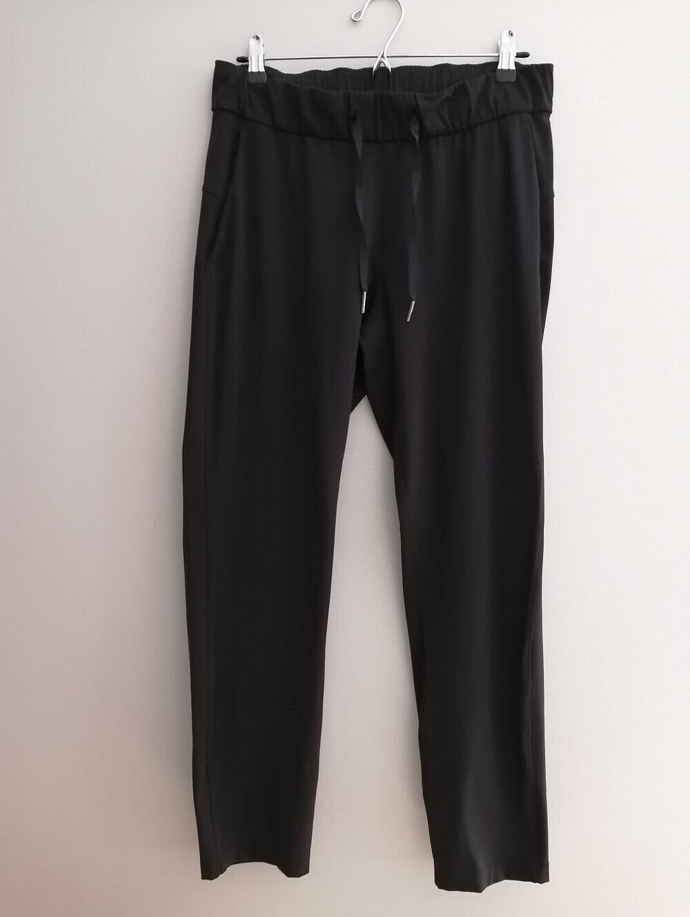 Lululemon On The Fly Pants Straight 28" Leg in Black Luxtreme Size 6